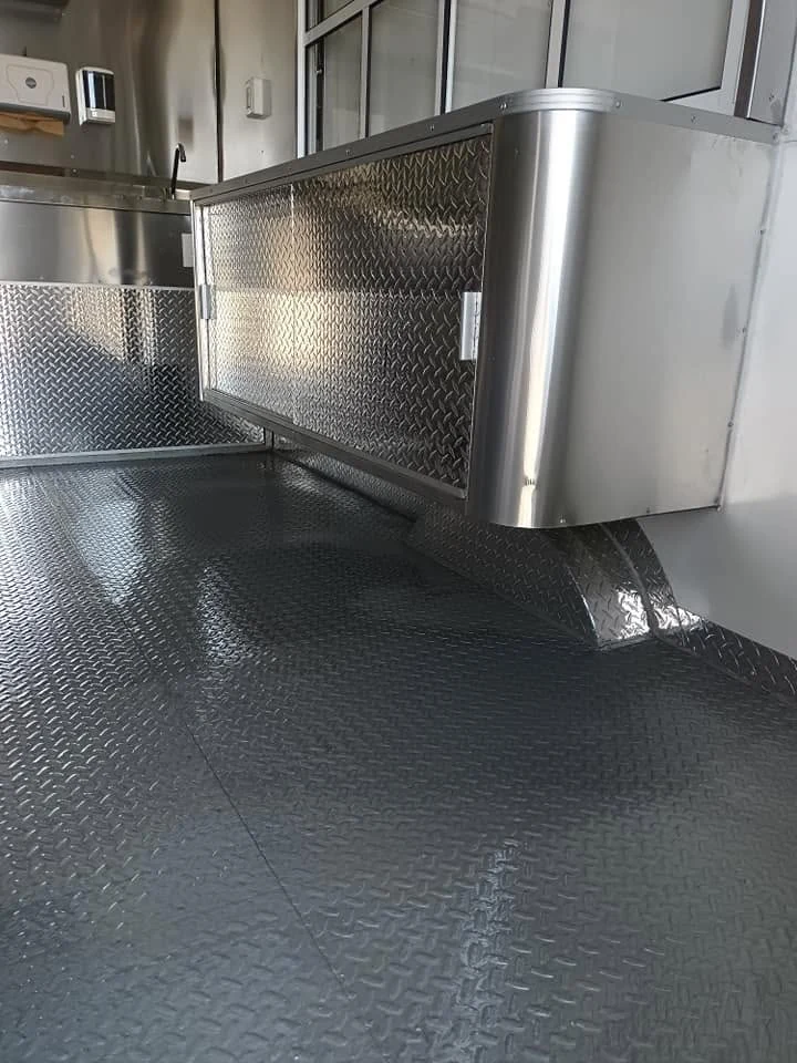 Diamond Plate Aluminum Floor & Drain