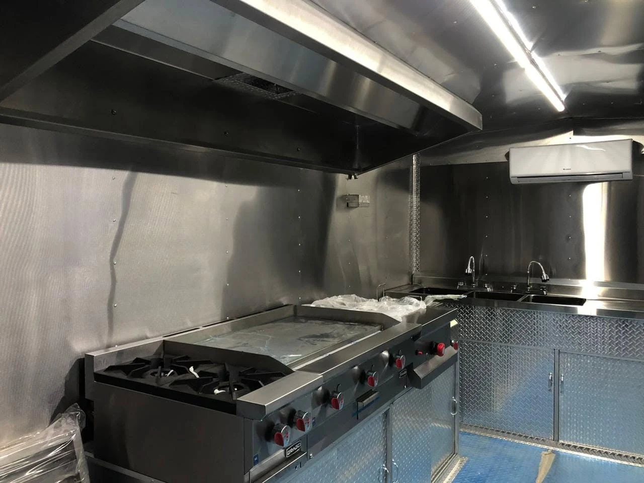 Flat-Top Griddle & NFPA Vent Hood Cooking Line